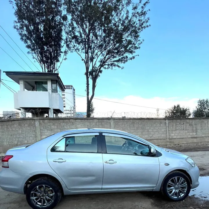 Toyota Yaris Sedan 2010 – photo 5