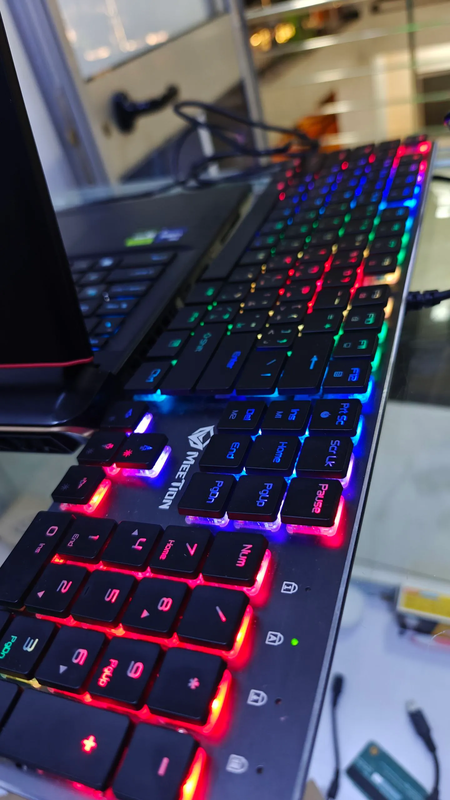 MSI Raider GE 68 i9 RTX 4060 – photo 4