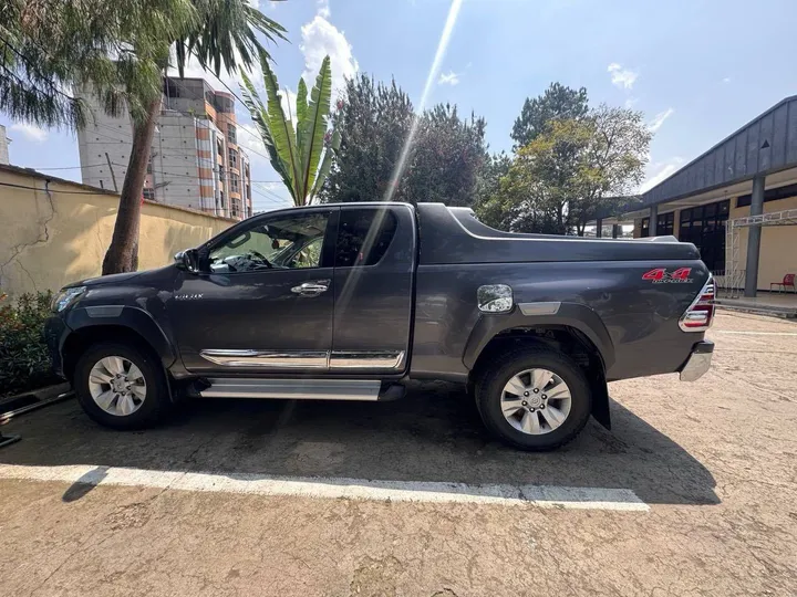 Toyota Hilux Revo King Cab 2019 – photo 5