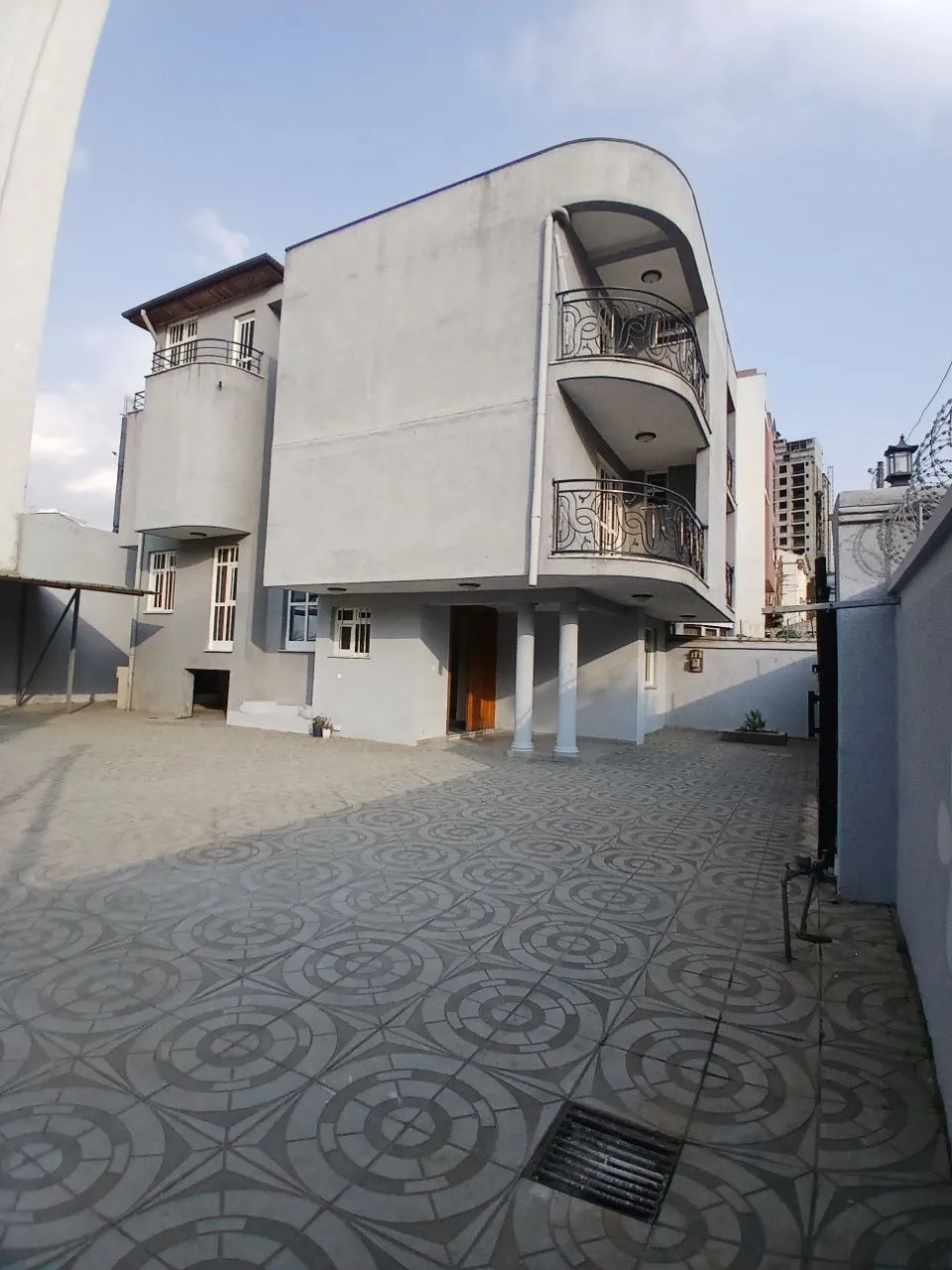 Modern 10 Bedroom House for Rent – photo 4
