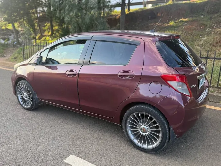 Toyota Yaris 2012 Automatic – photo 6
