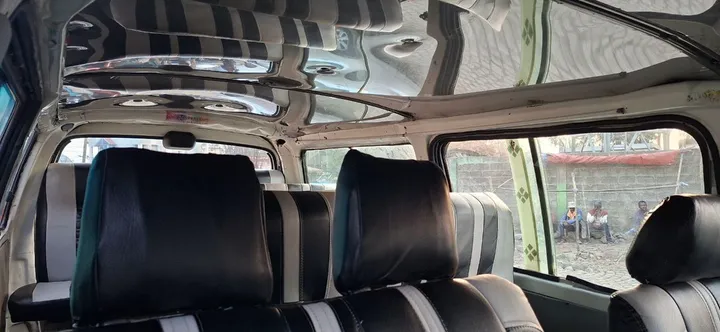 Toyota Hiace Van 2000 Model – photo 4