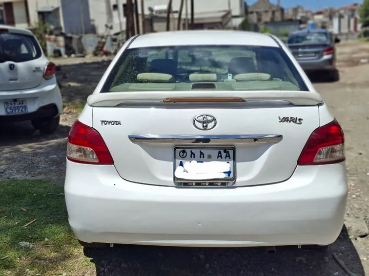 Toyota Yaris Sedan 2009 Automatic – photo 4