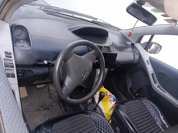 Toyota Compact 2005 Automatic – photo 4