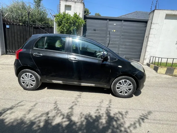2007 Toyota Yaris Compact Manual – photo 3