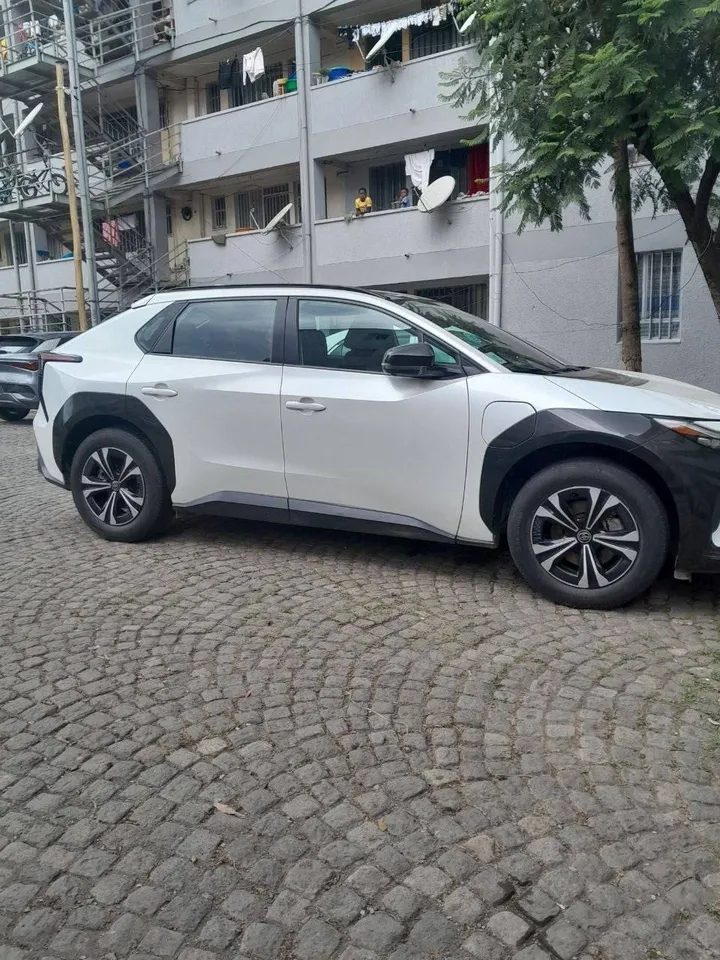 2023 Toyota BZ4X 4WD EV – photo 3