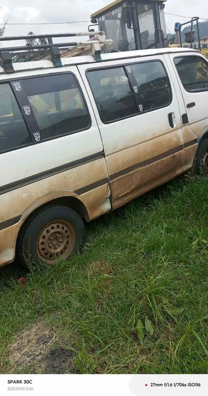 2004 Toyota Hiace Manual Van – photo 6