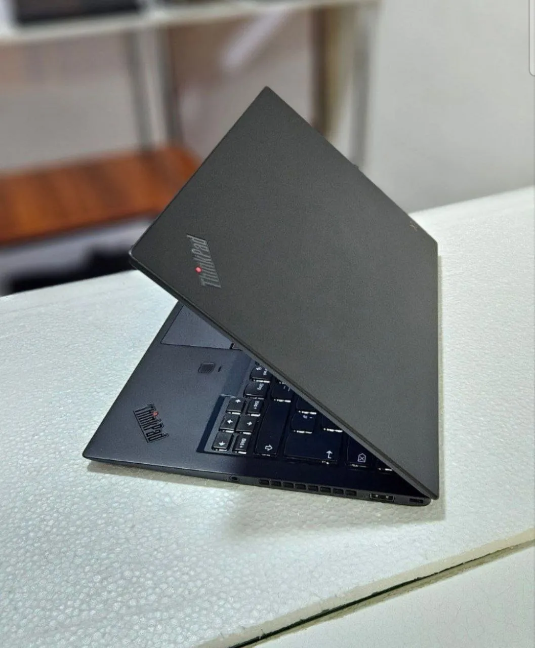 Lenovo X1 Carbon i7 Laptop – photo 4