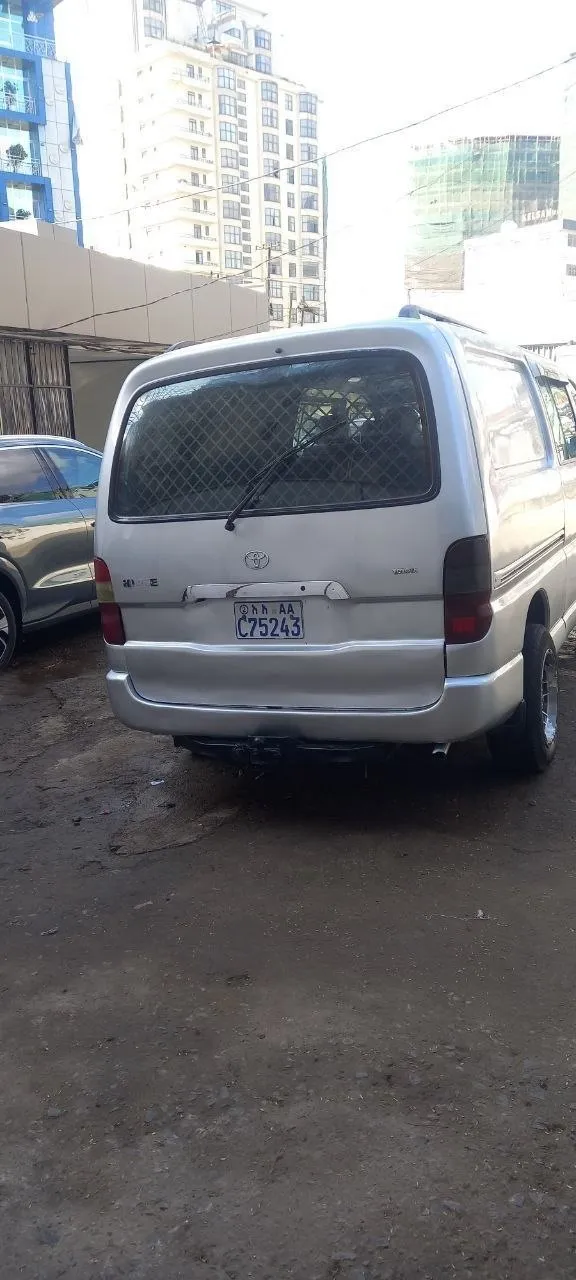 Toyota Hiace 2008 Diesel Van – photo 3