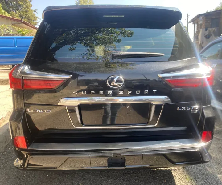 Lexus LX-570 2023 SUV – photo 8