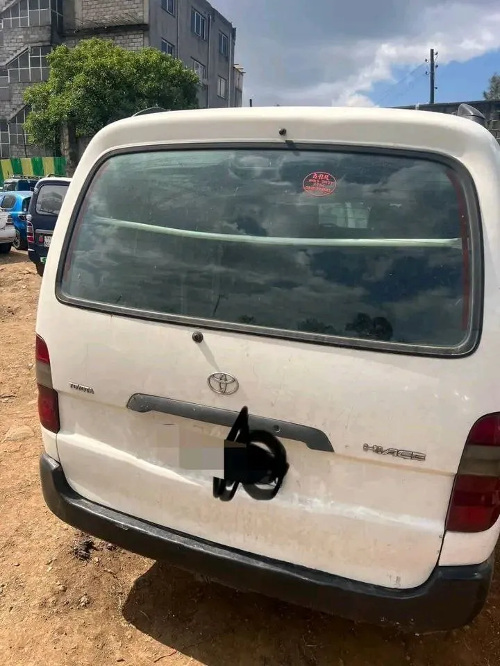 Toyota Hiace Dolphin Half Van – photo 5