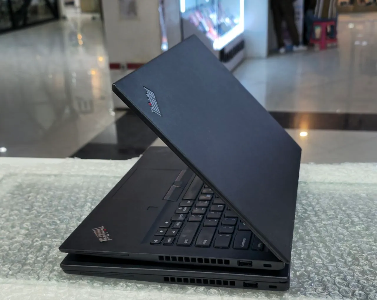 Lenovo ThinkPad T14s Touchscreen Laptop – photo 3