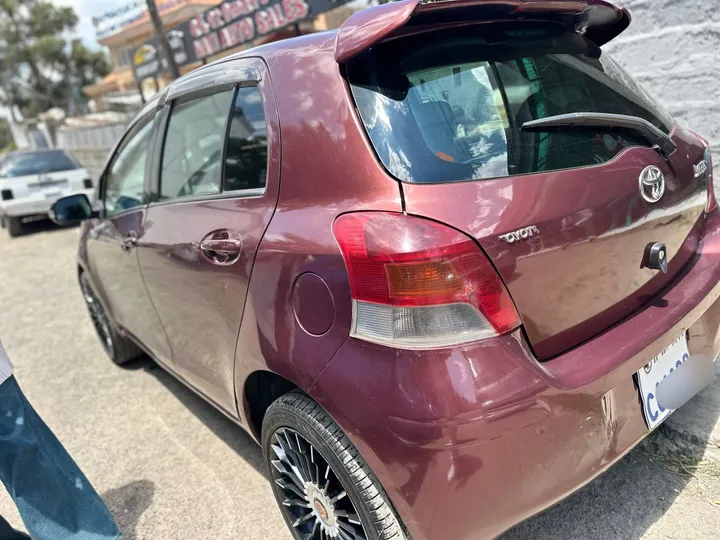 Toyota Yaris Compact 2010 – photo 4