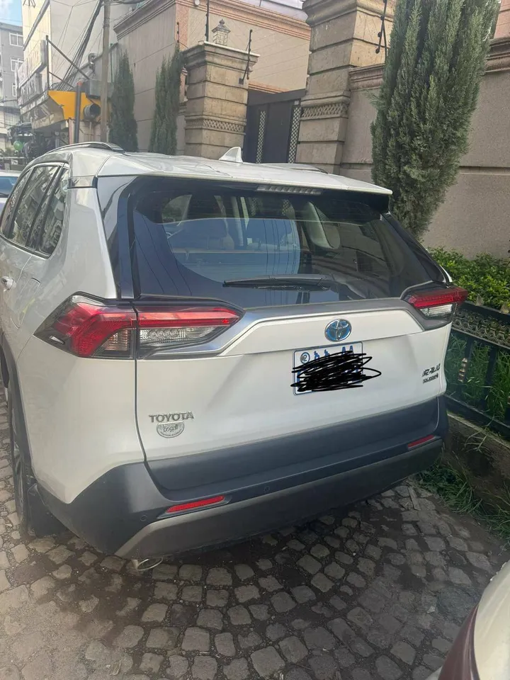 Toyota RAV4 Hybrid 2023 – photo 4