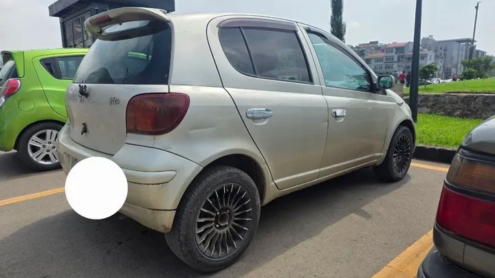 Toyota Vitz 2002 1.0L Automatic – photo 3
