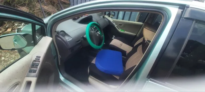 Toyota Yaris Compact 2009 – photo 6