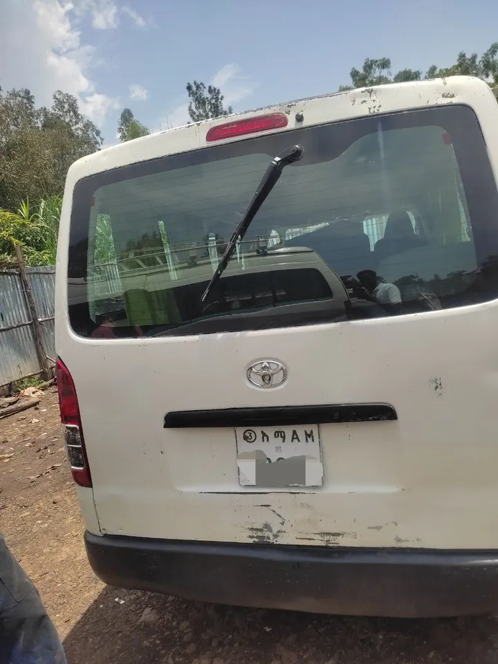 Toyota Abadula 2011 Manual Van – photo 5