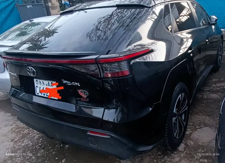 Toyota bZ4X EV 2022 Crossover – photo 8
