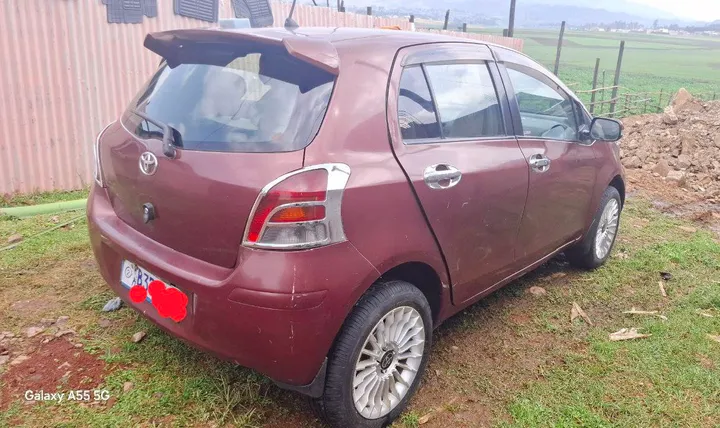 Toyota Yaris Compact 2010 Automatic – photo 3
