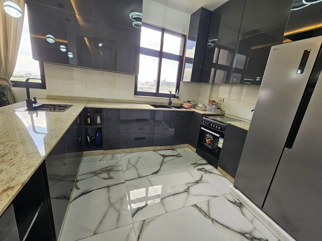 Modern 210 sqm Apartment in Ayat – photo 3