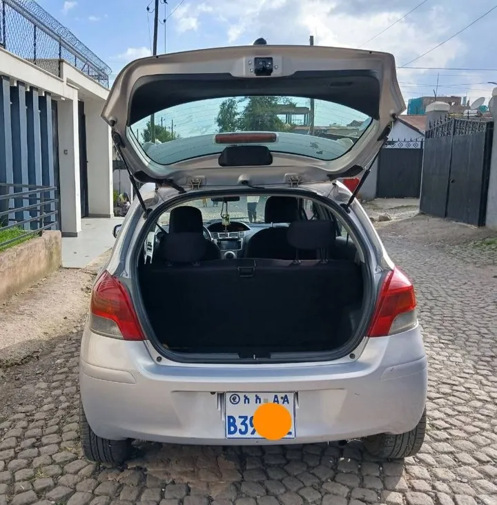 Toyota Yaris Compact 2010 – photo 10