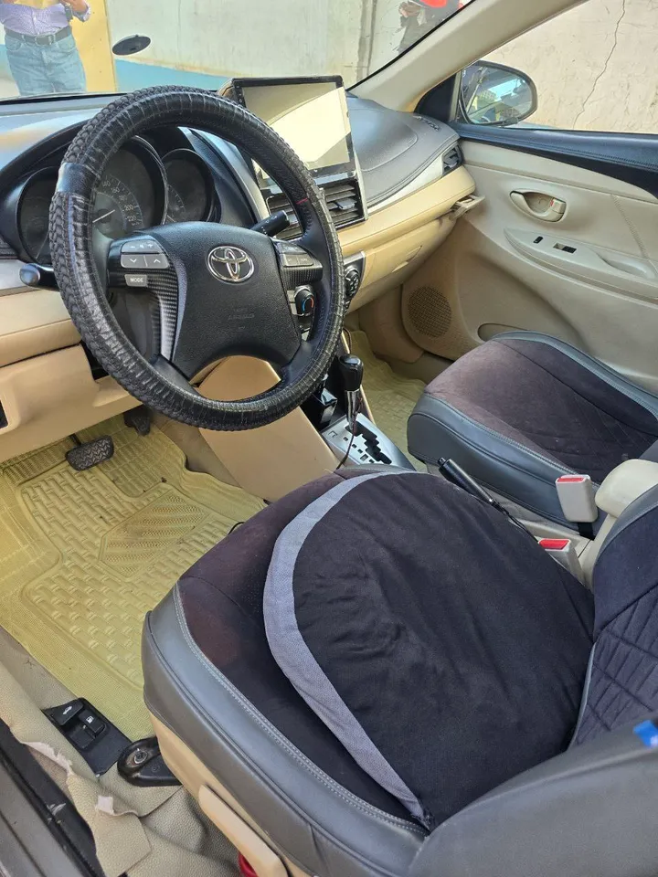 Toyota Yaris Compact 2010 – photo 5