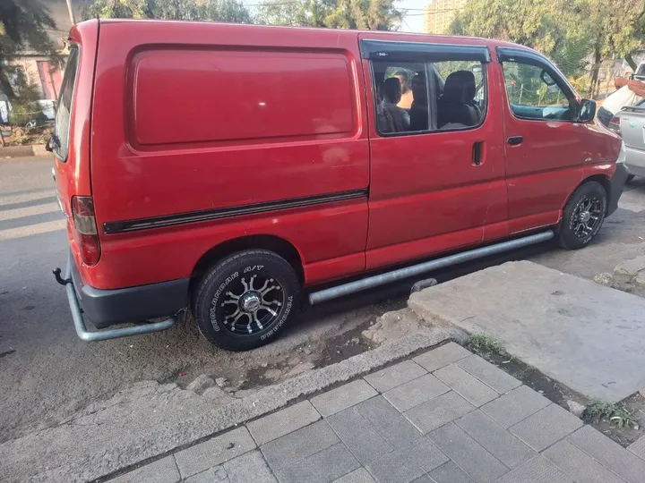 Toyota Hiace Dolfine Van 2011 – photo 4