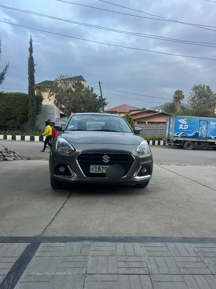 Suzuki Dzire 2022 Automatic Silver – photo 4