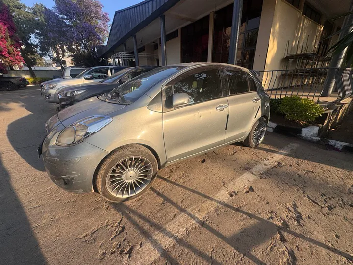 Toyota Yaris Compact 2009 Automatic – photo 4