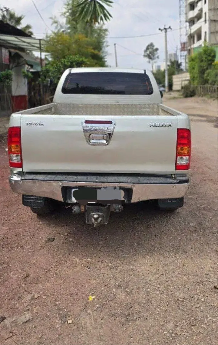 Toyota Hilux Vigo King Cab 2011 – photo 3