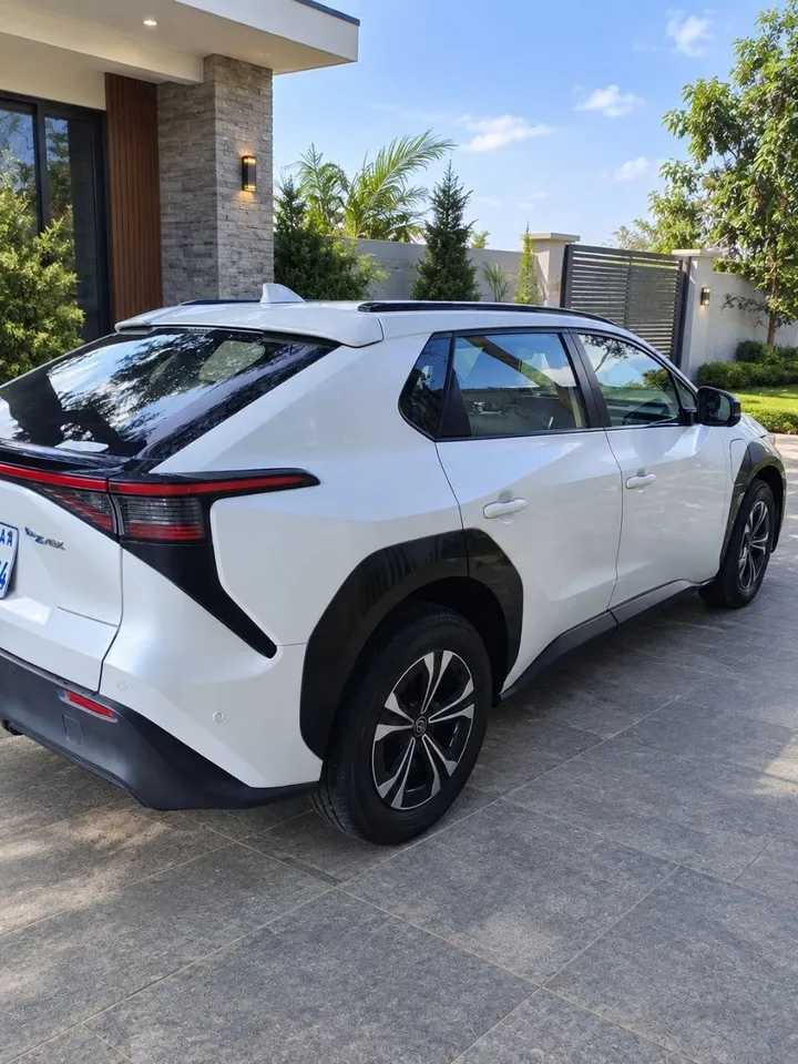 Toyota bZ4X EV 2023 – photo 4