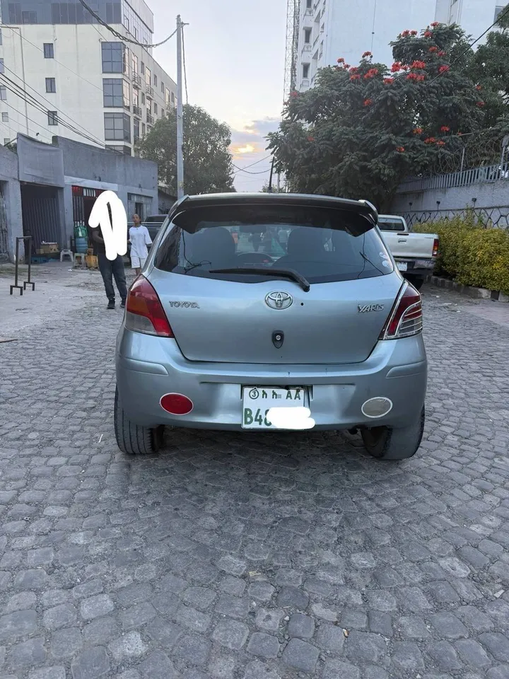 Toyota Compact 2010 Automatic – photo 4
