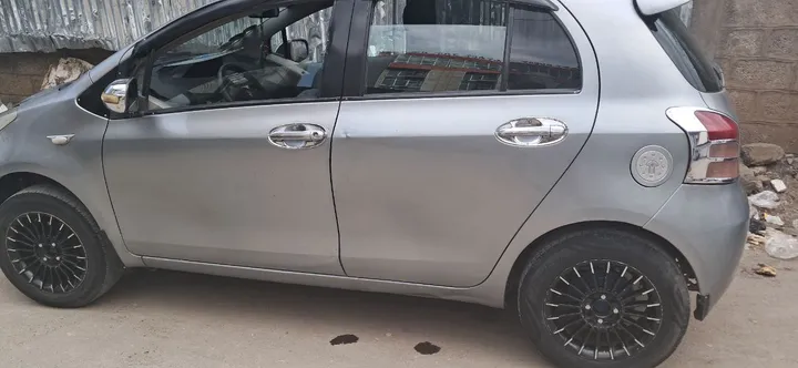 Toyota Yaris Compact 2007 – photo 3