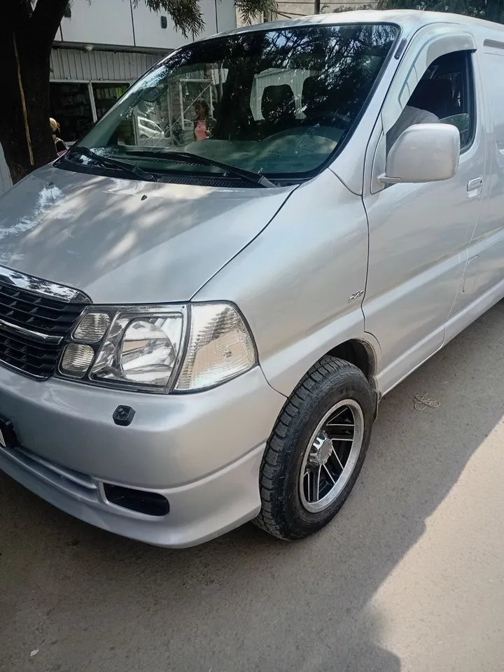 Silver Toyota Van 2011 – photo 5