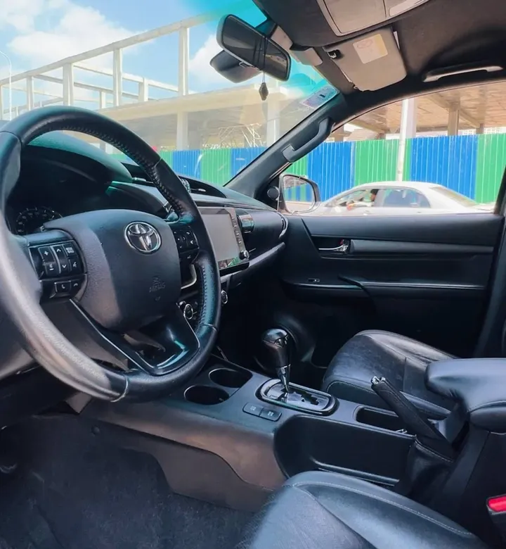 Toyota Hilux Invincible Double Cab – photo 3