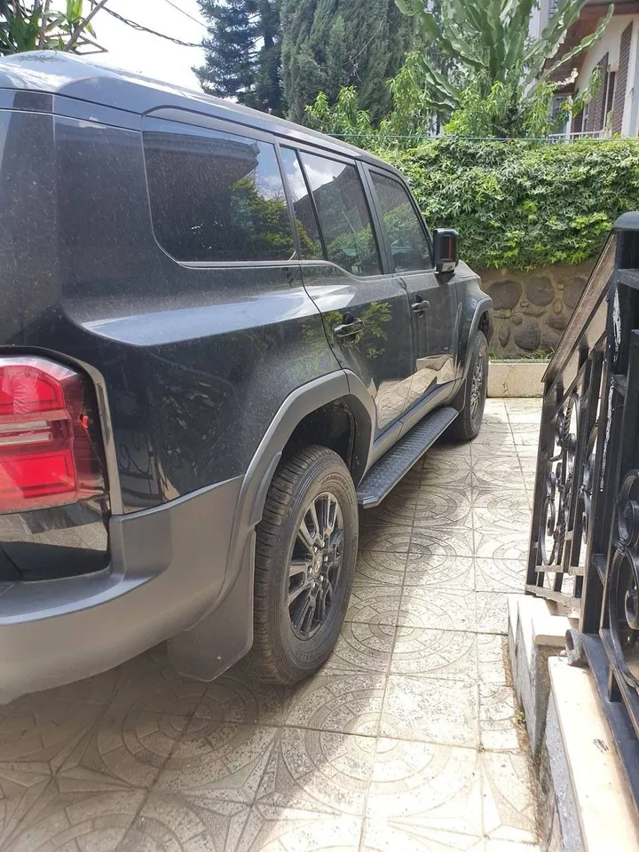 2025 Toyota Prado Plug-in Hybrid – photo 4