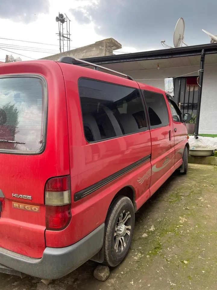 Toyota Hiace Van 2006 – photo 4