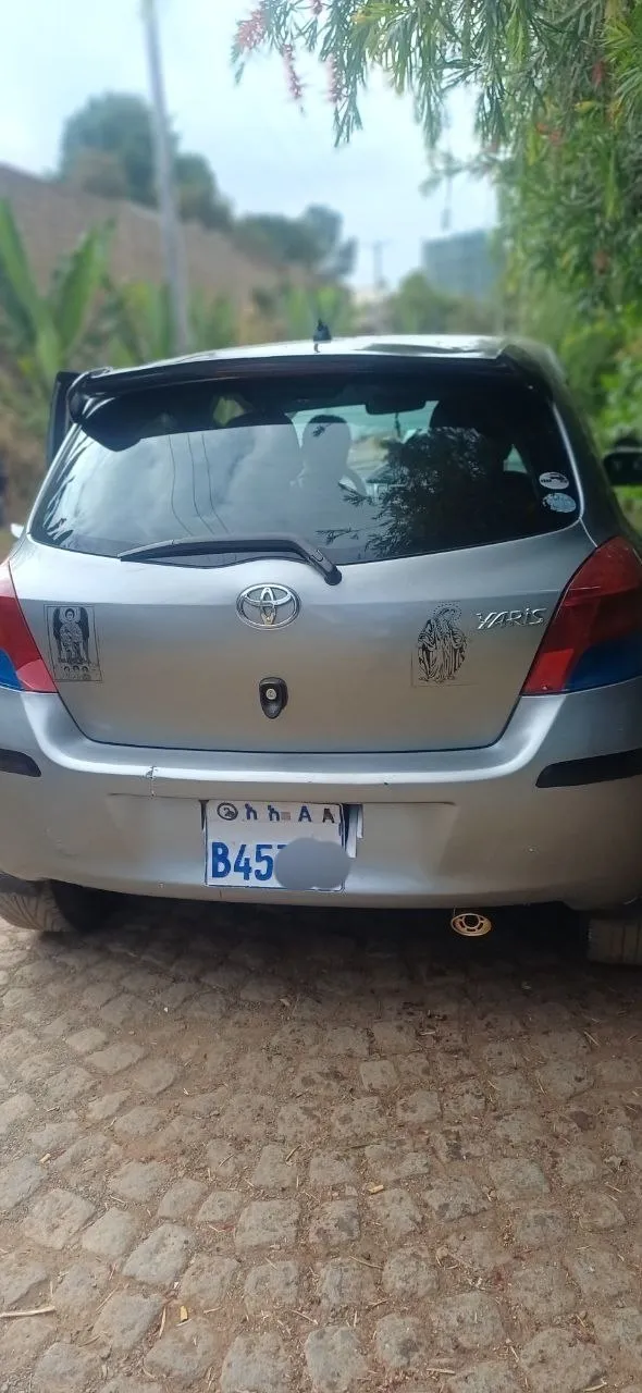 Toyota Yaris Compact 2010 Automatic – photo 4