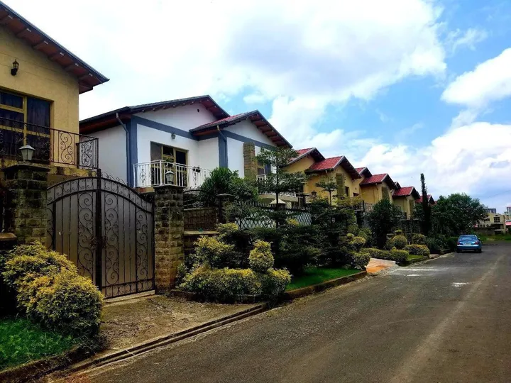 Beautiful House at Ayat Square – photo 3