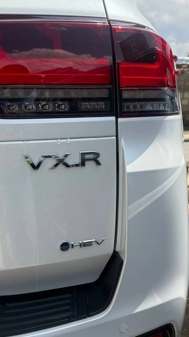 2026 Toyota Land Cruiser VXR Hybrid – photo 4