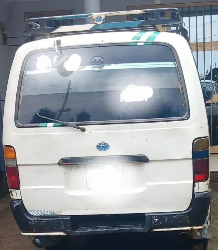 Toyota 5L JXL Manual 2002 – photo 3
