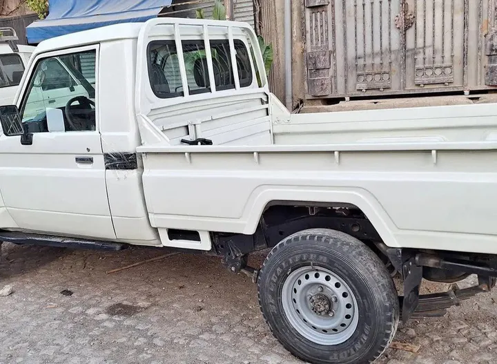 Toyota Land Cruiser 1HZ Pickup – photo 5