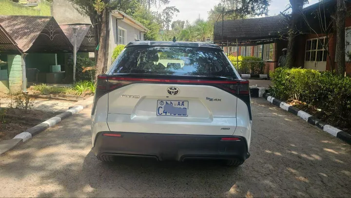 Toyota bZ4X AWD Electric 2023 – photo 4