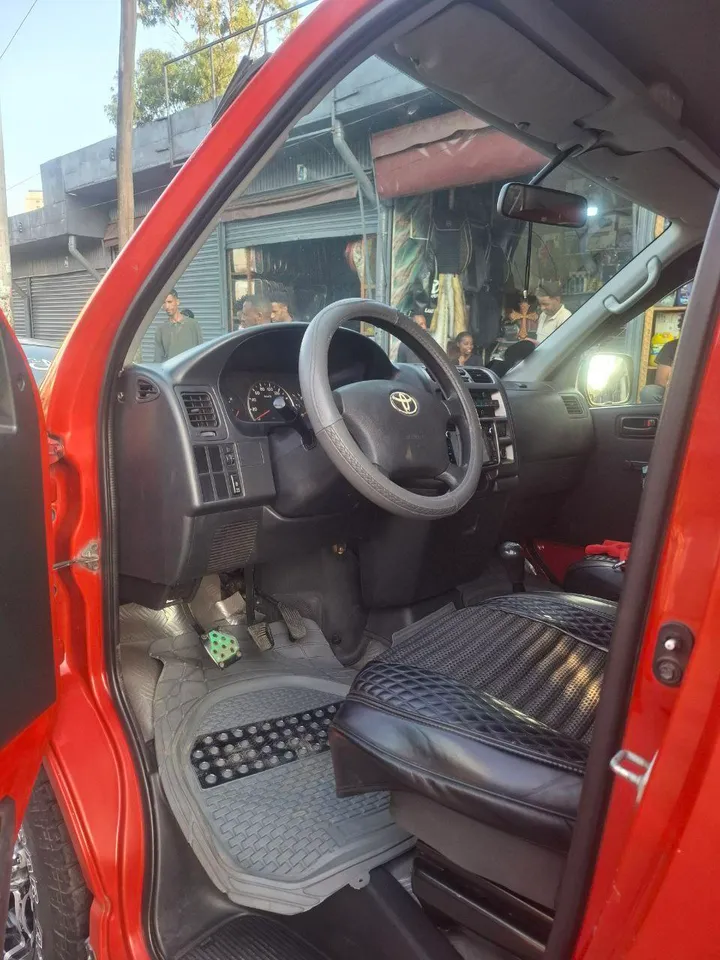 Toyota Hiace Dolfine Van 2011 – photo 5