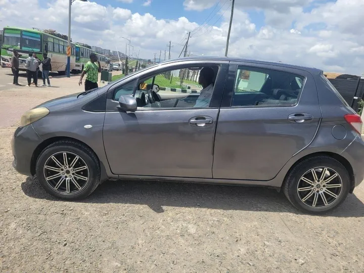 Toyota Yaris 2012 Automatic 1300cc – photo 3