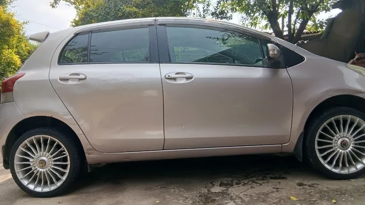 Toyota Yaris Compact 2010 Automatic – photo 5