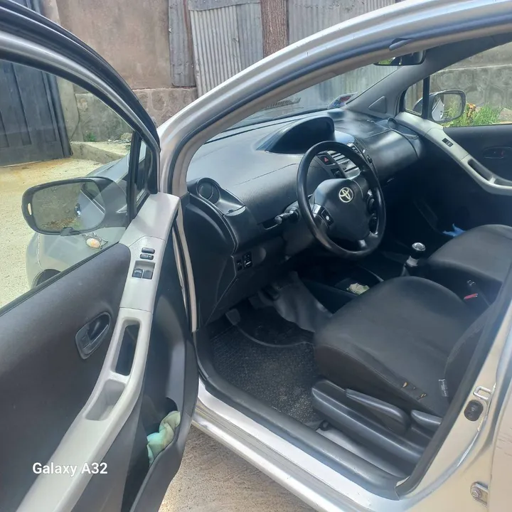 Toyota Yaris Compact 2009 Silver – photo 3
