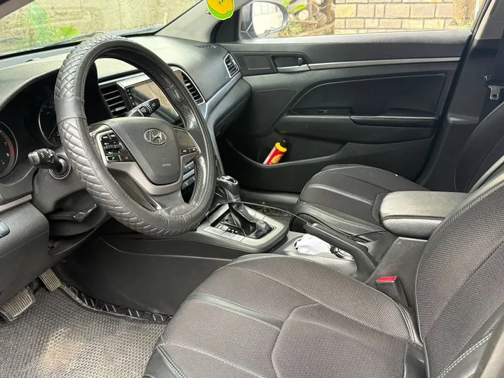 Hyundai Avante 2017 1.6L Automatic – photo 3