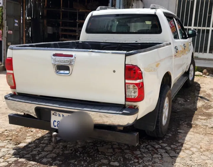 Toyota Double Cabin Pickup 2011 – photo 3