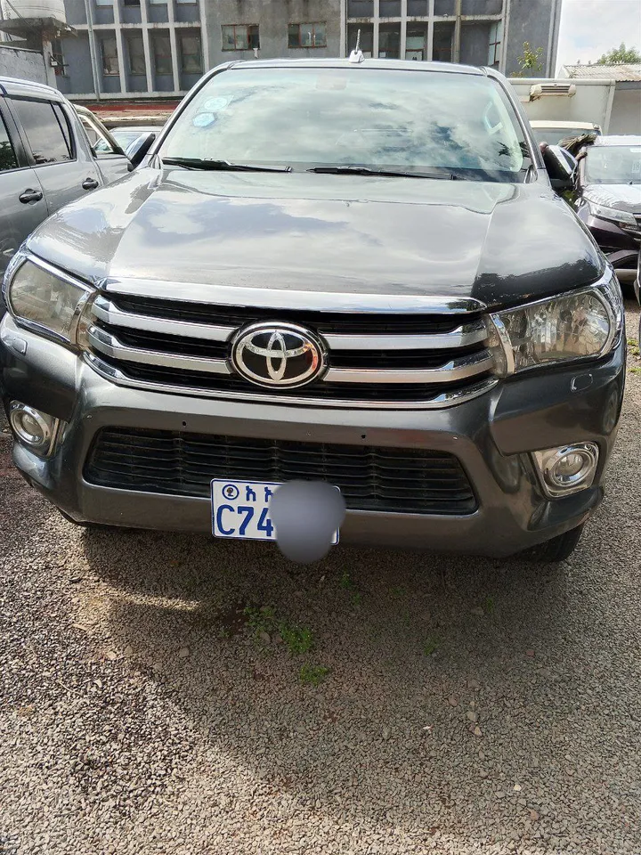 Toyota Hilux 2017 Manual Pickup – photo 3